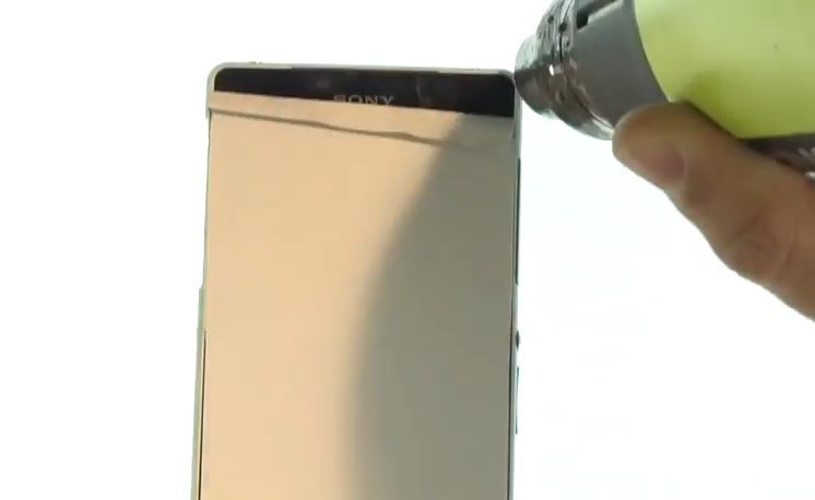 Changement d'écran (vitre+châssis+LCD) sur Xperia Z2 photo 1