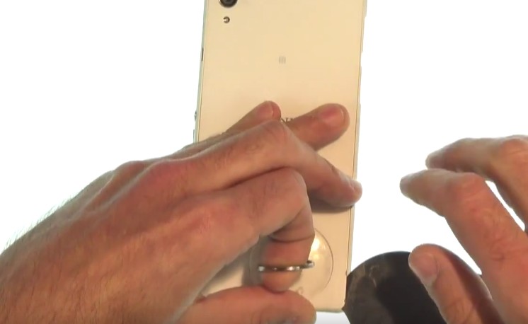 Changement d'écran (vitre+châssis+LCD) sur Xperia Z2 photo 1