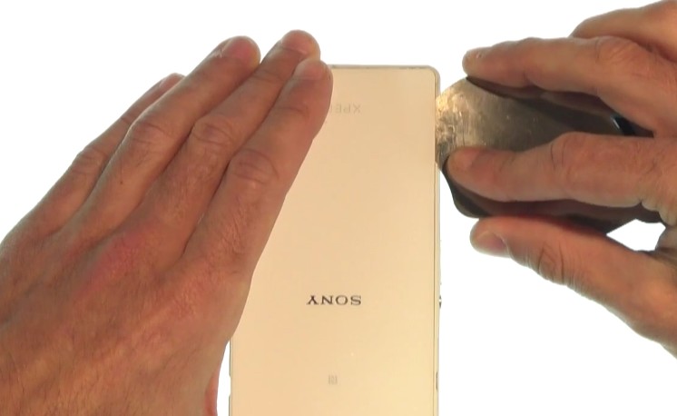 Changement d'écran (vitre+châssis+LCD) sur Xperia Z2 photo 1