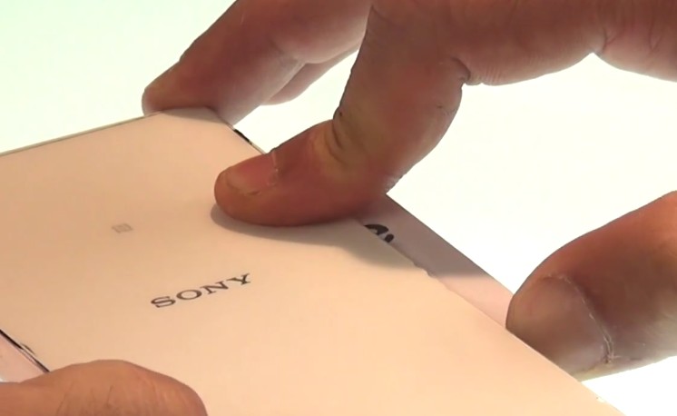 Changement d'écran (vitre+châssis+LCD) sur Xperia Z2 photo 1