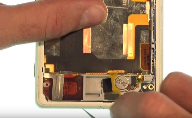 Changement d'écran (vitre+châssis+LCD) sur Xperia Z2 photo 1