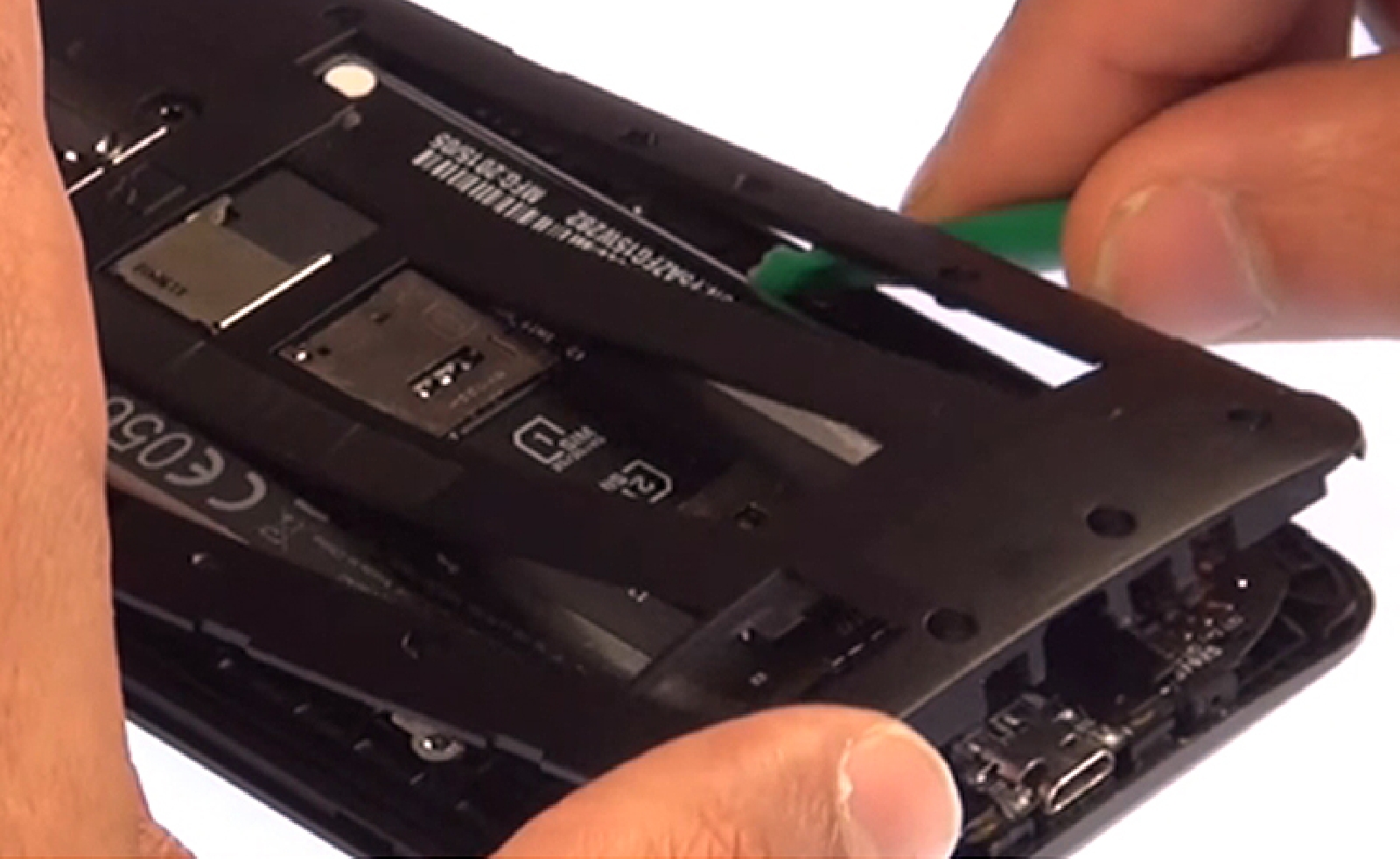 Changement d'écran (vitre+LCD) sur Zenfone 2 ZE550ML photo 2