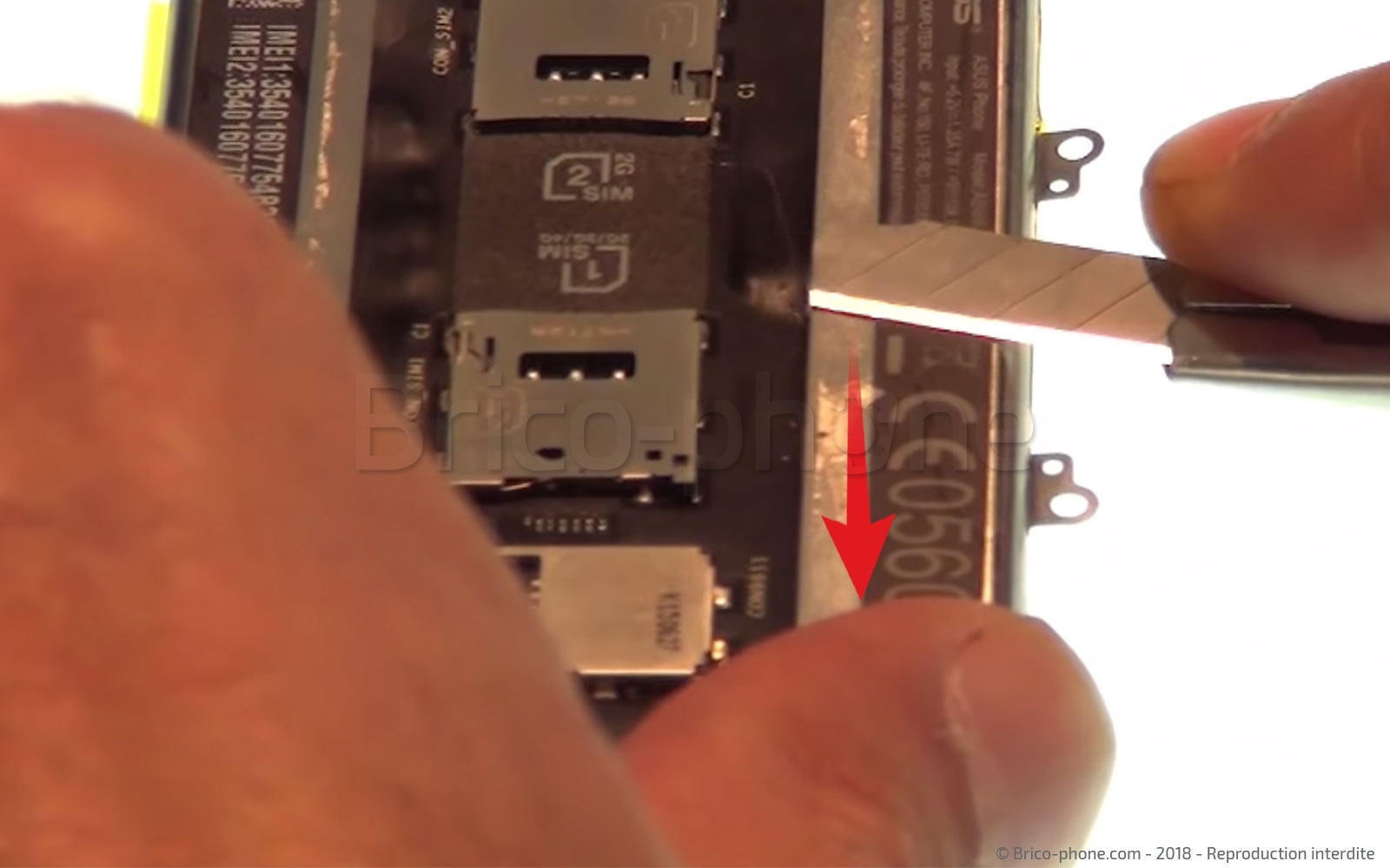 Changement de batterie sur Zenfone 2 ZE550ML photo 2