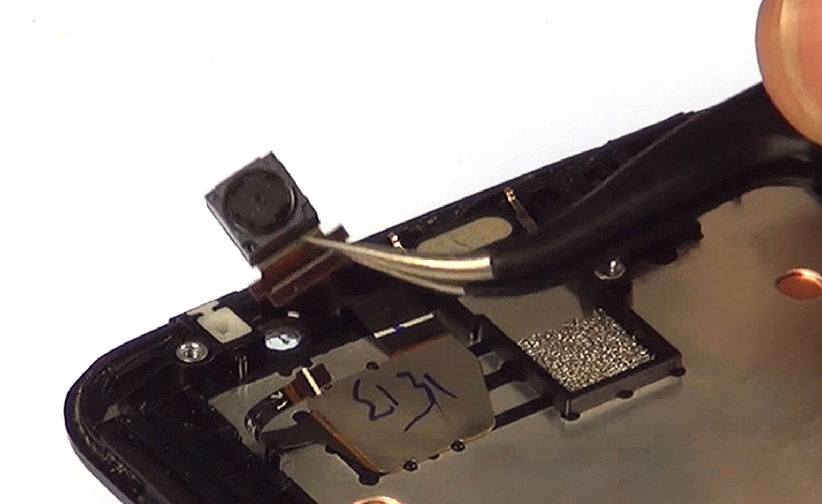 Changement du bloc d'écran (vitre+châssis+LCD) sur Zenfone 2 ZE551ML photo 1