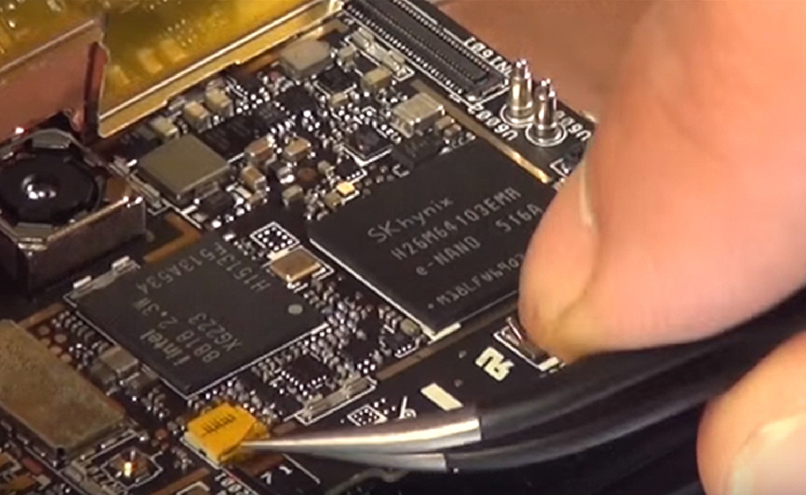 Changement d'écran (vitre+LCD) sur Zenfone 2 ZE551ML photo 1