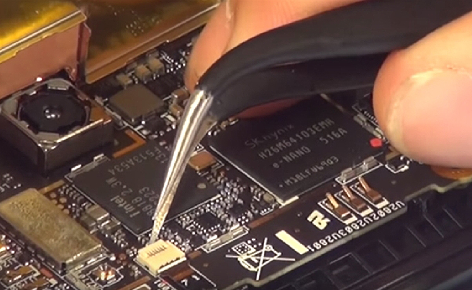 Changement d'écran (vitre+LCD) sur Zenfone 2 ZE551ML photo 2