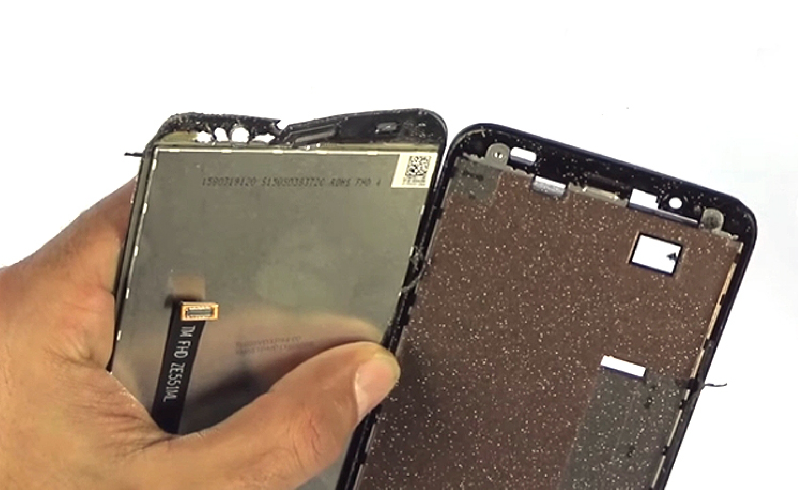 Changement d'écran (vitre+LCD) sur Zenfone 2 ZE551ML photo 1