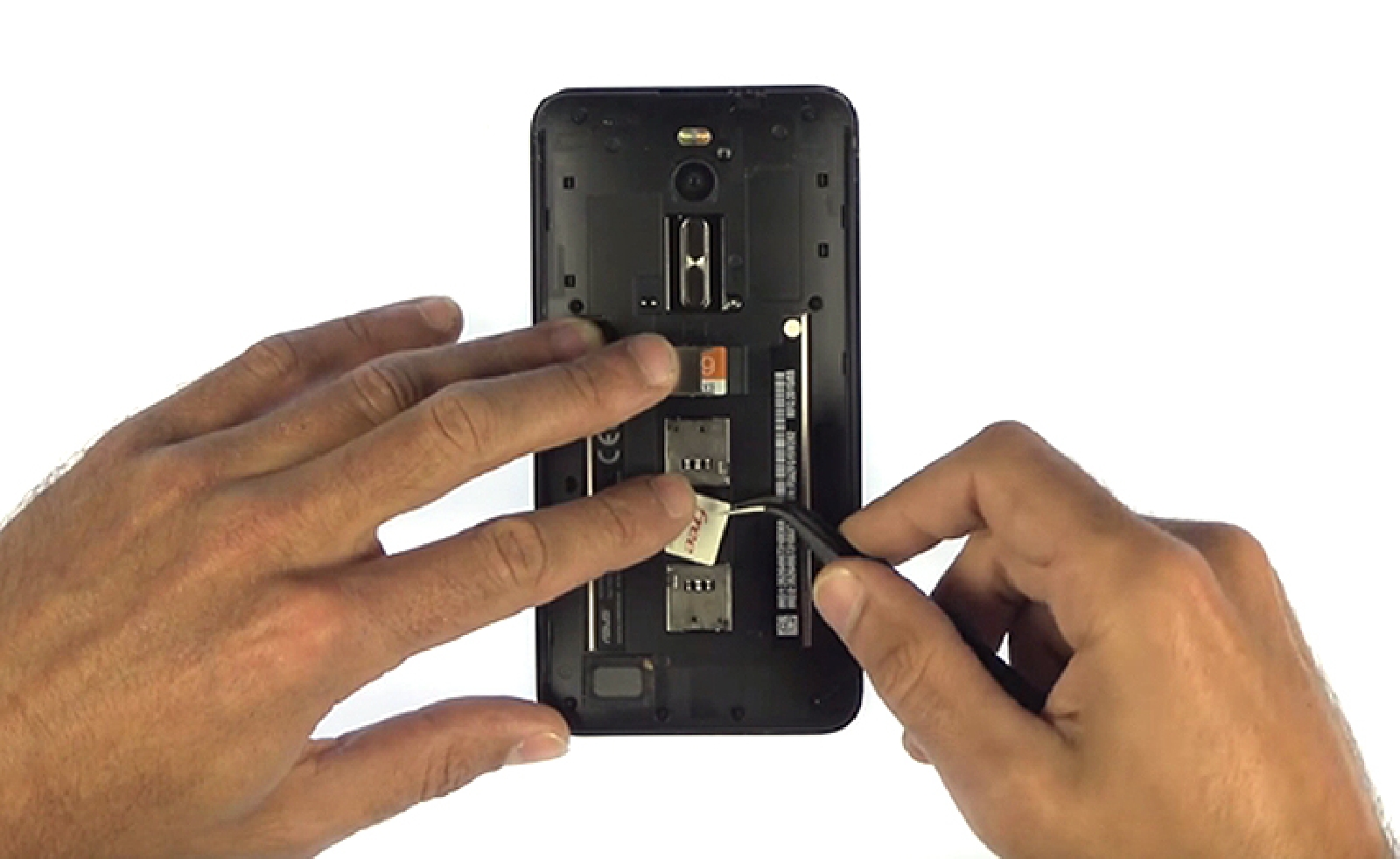 Changement de batterie sur Zenfone 2 ZE551ML photo 1