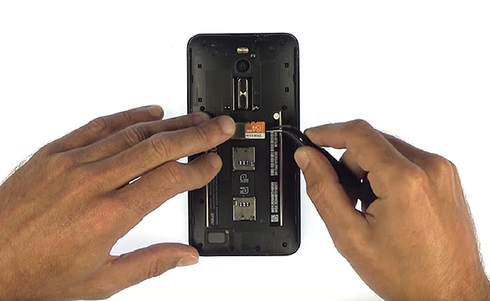 Changement de batterie sur Zenfone 2 ZE551ML photo 2