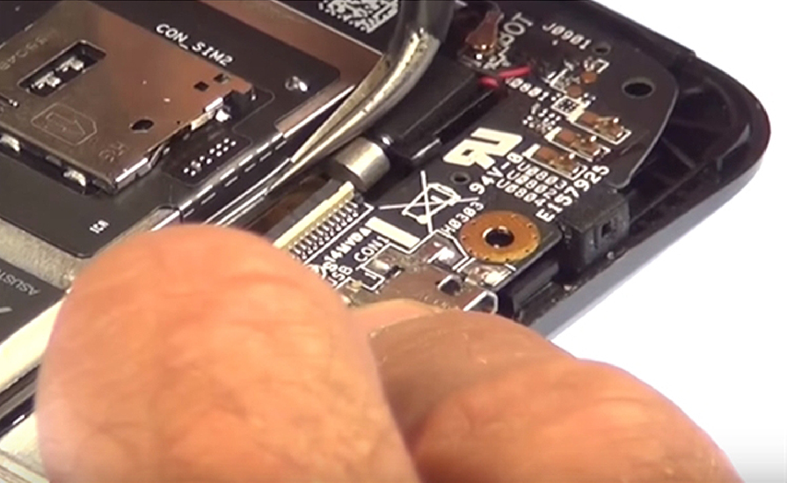 Changement de batterie sur Zenfone 2 ZE551ML photo 3