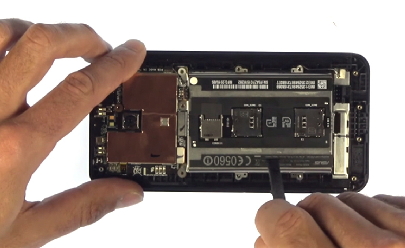 Changement de batterie sur Zenfone 2 ZE551ML photo 1