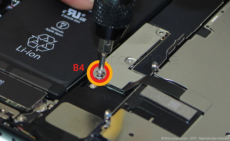 Changement du vibreur (Taptic Engine) sur iPhone 7 photo 2