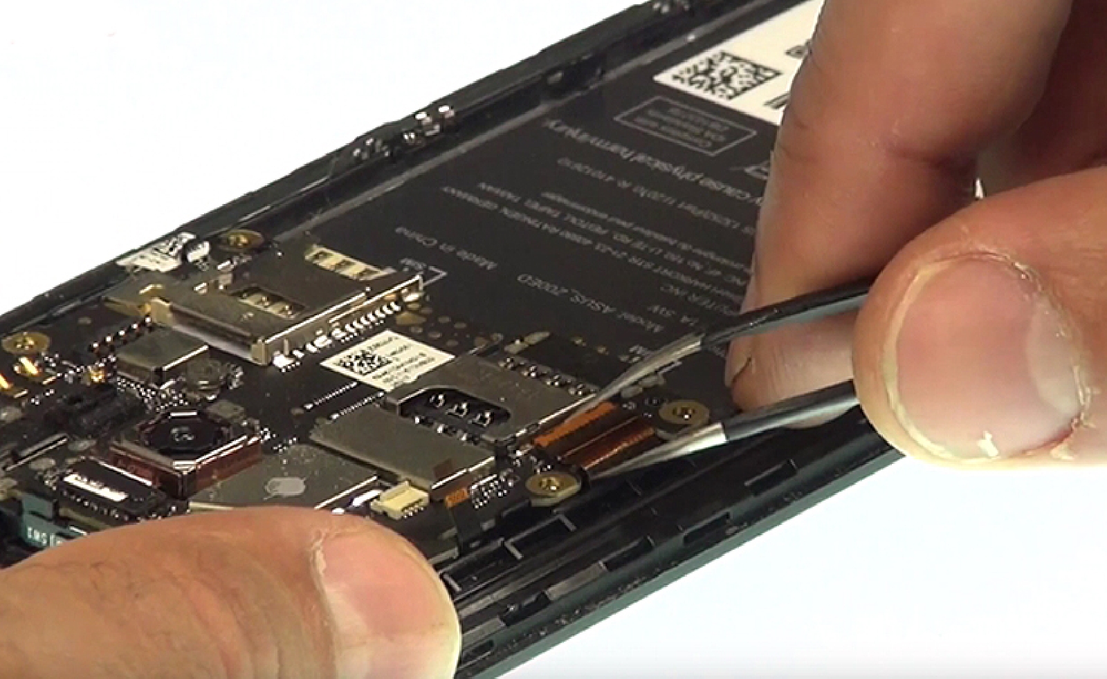 Changement d'écran (vitre+châssis+LCD) sur Zenfone 2 Laser ZE500KL photo 3