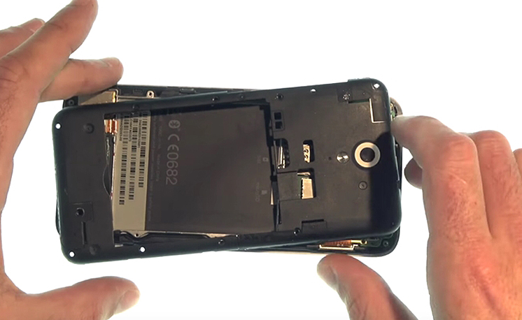 Changement de vitre seule sur Desire 620 photo 1