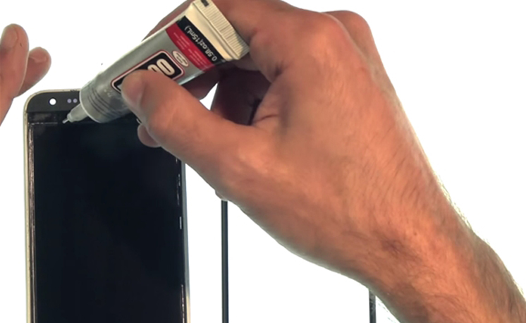 Changement de vitre seule sur Desire 620 photo 1