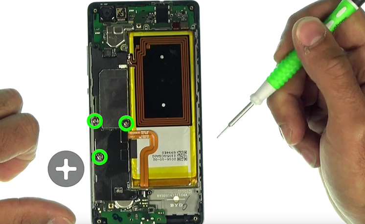 Changement d'écran (vitre+châssis+LCD) sur P8 Lite photo 1