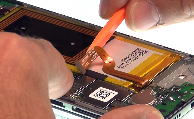 Changement d'écran (vitre+châssis+LCD) sur P8 Lite photo 1