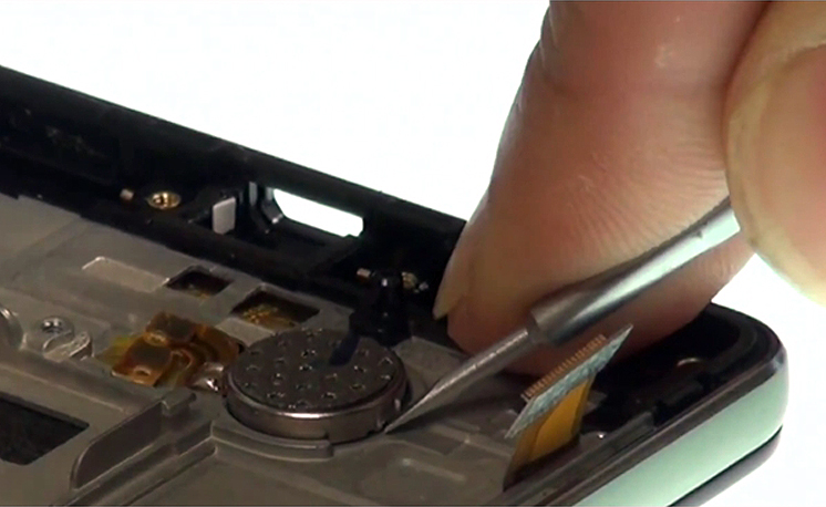 Changement d'écran (vitre+châssis+LCD) sur P8 Lite photo 1