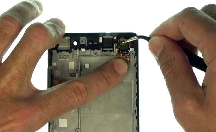 Changement d'écran (vitre+châssis+LCD) sur P8 Lite photo 1