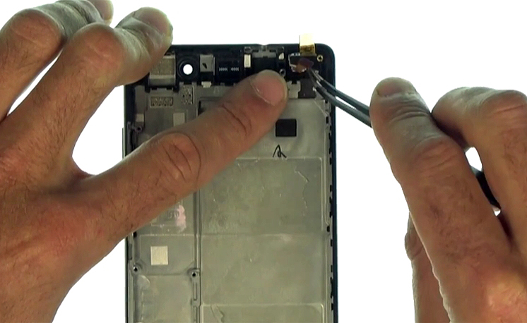 Changement d'écran (vitre+châssis+LCD) sur P8 Lite photo 1