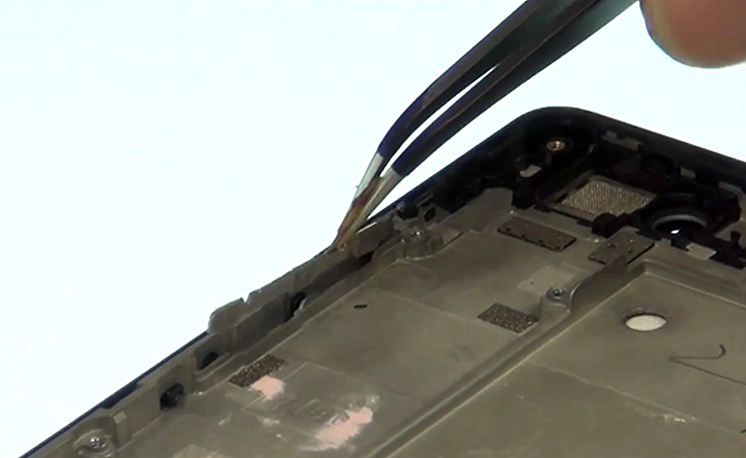 Changement d'écran (vitre+châssis+LCD) sur P8 Lite photo 1