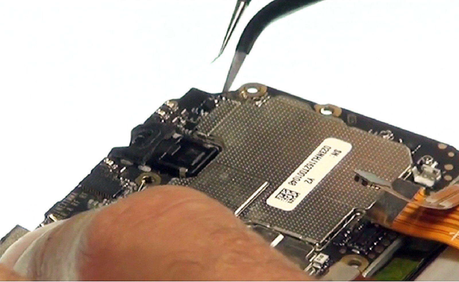 Changement d'écran (vitre+châssis+LCD) sur Mate 8 photo 1