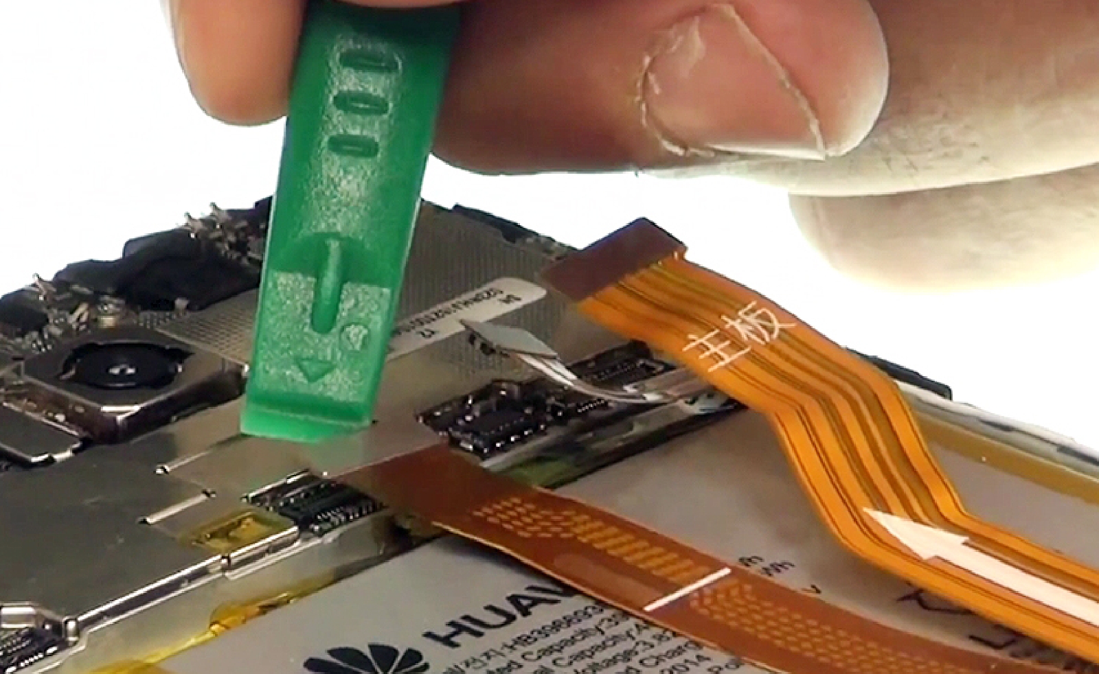 Changement de batterie sur Mate 8 photo 4