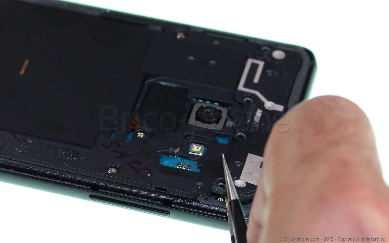 Changement de batterie sur Galaxy A8 2018 photo 3