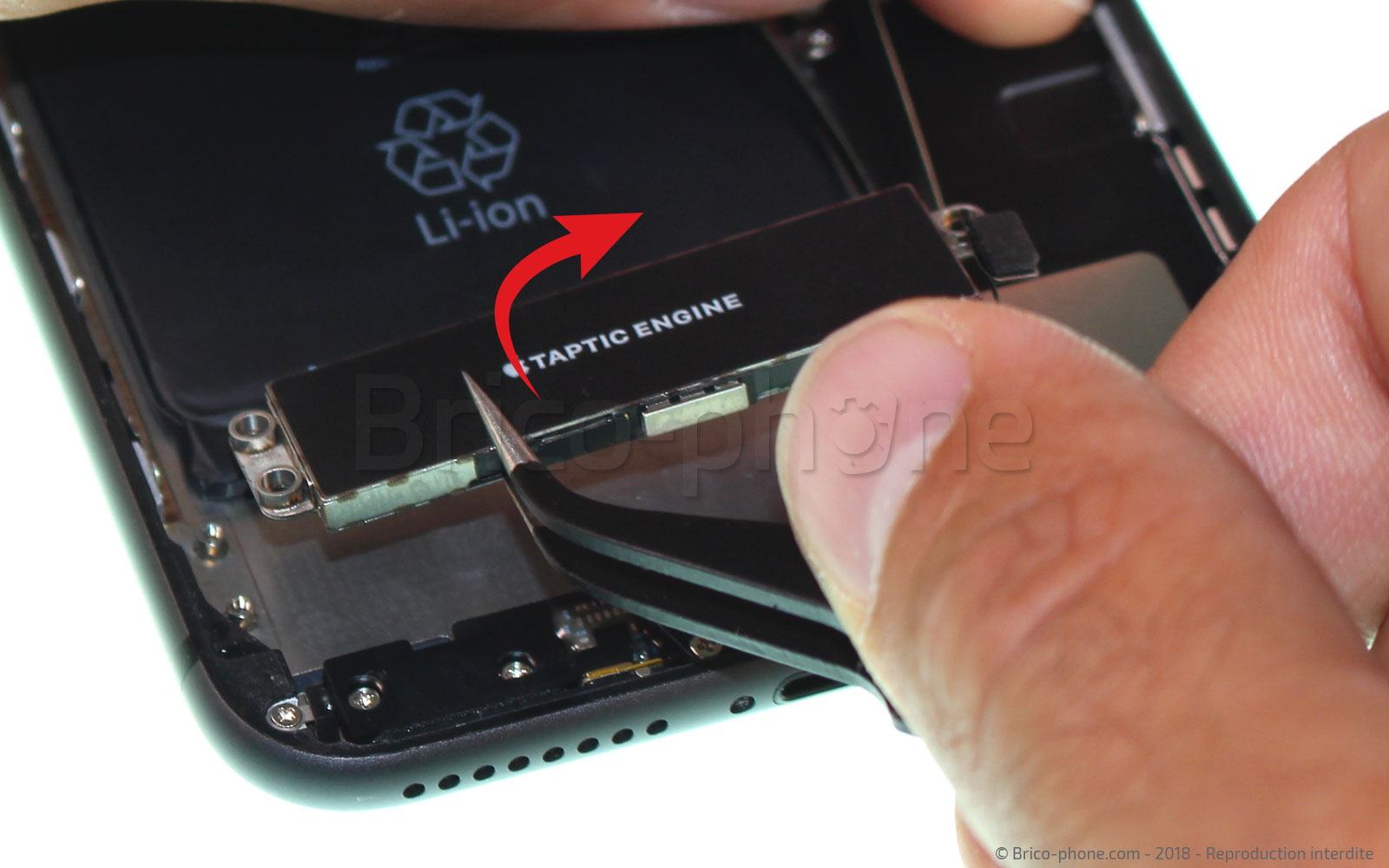Changement du vibreur Taptic Engine sur iPhone 8 Plus photo 4