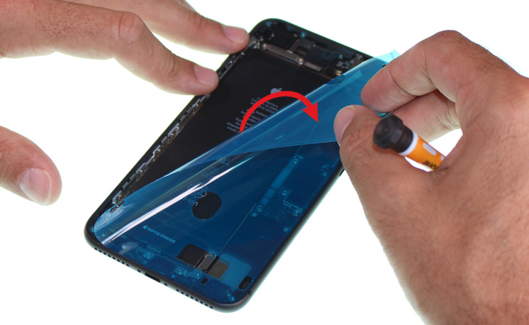 Désoxydation de la carte mère sur iPhone 8 Plus photo 3