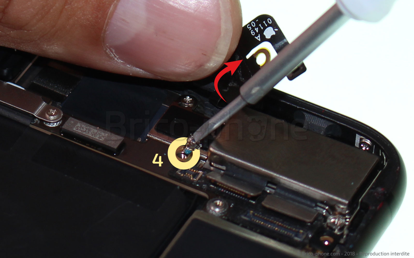 Désoxydation de la carte mère sur iPhone 8 Plus photo 3