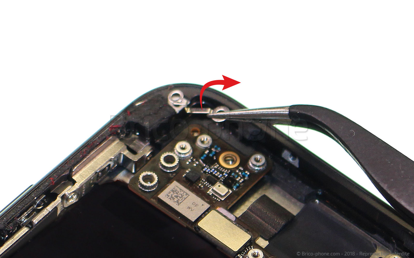 Désoxydation de la carte mère sur iPhone 8 Plus photo 4