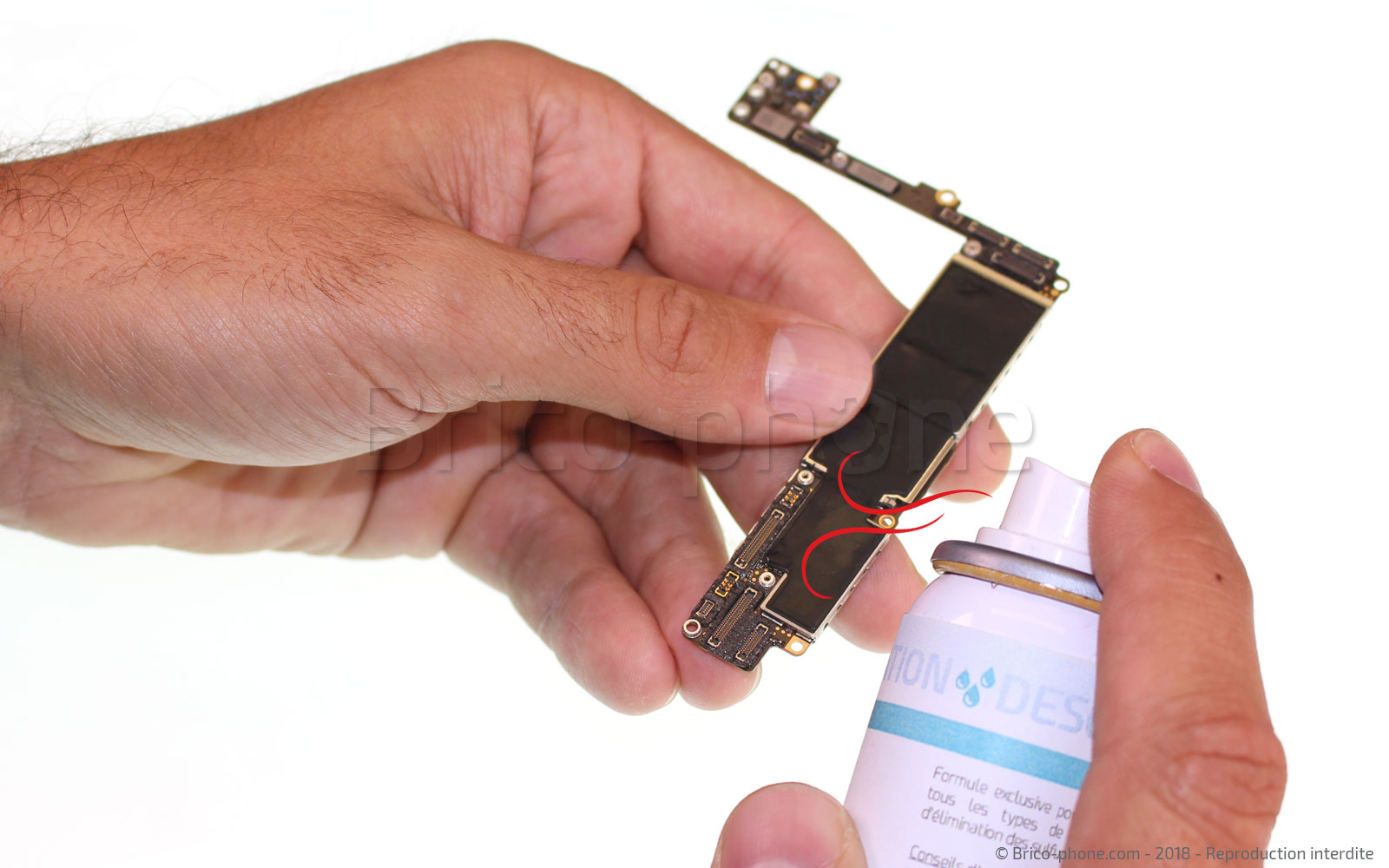 Désoxydation de la carte mère sur iPhone 8 Plus photo 1