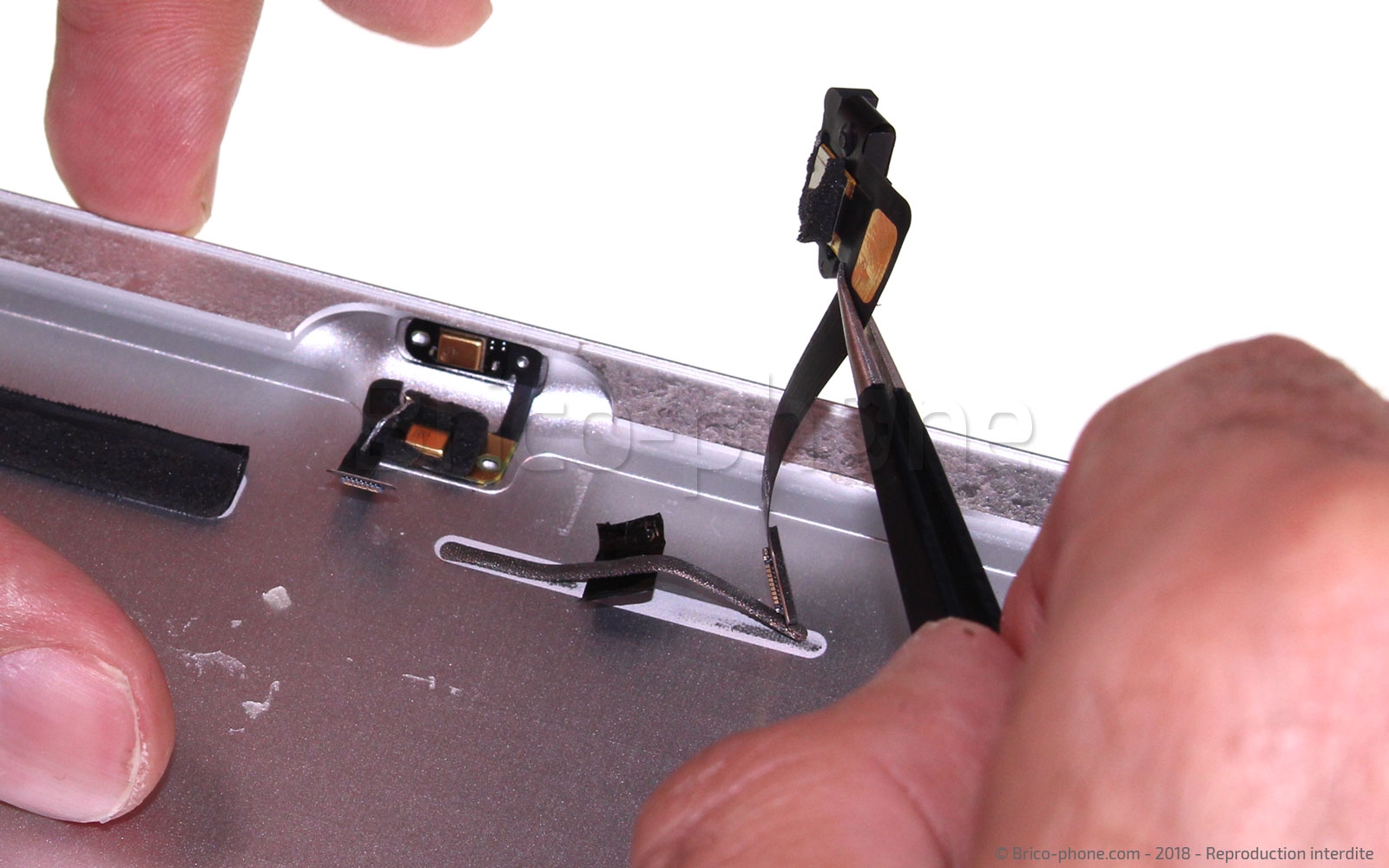 Démontage Complet sur iPad 6 2018 photo 4