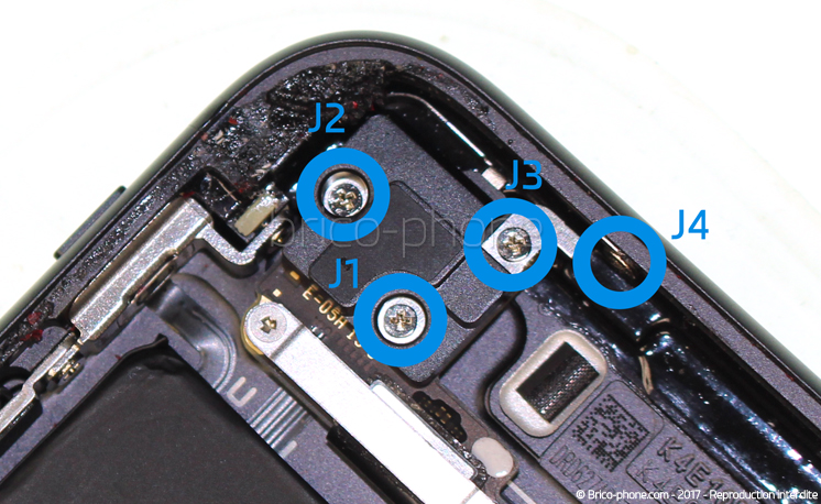 Retrait de la carte mère pour effectuer une réparation ou une désoxydation sur iPhone 7 photo 1