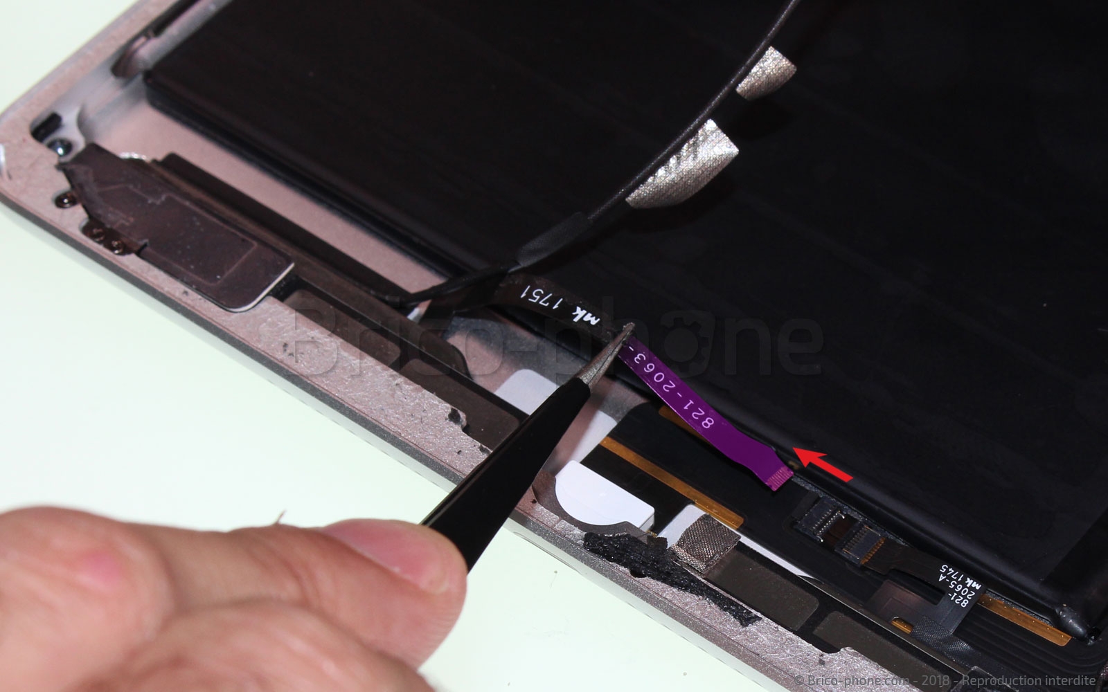 Changement de batterie sur iPad 6 2018 photo 4