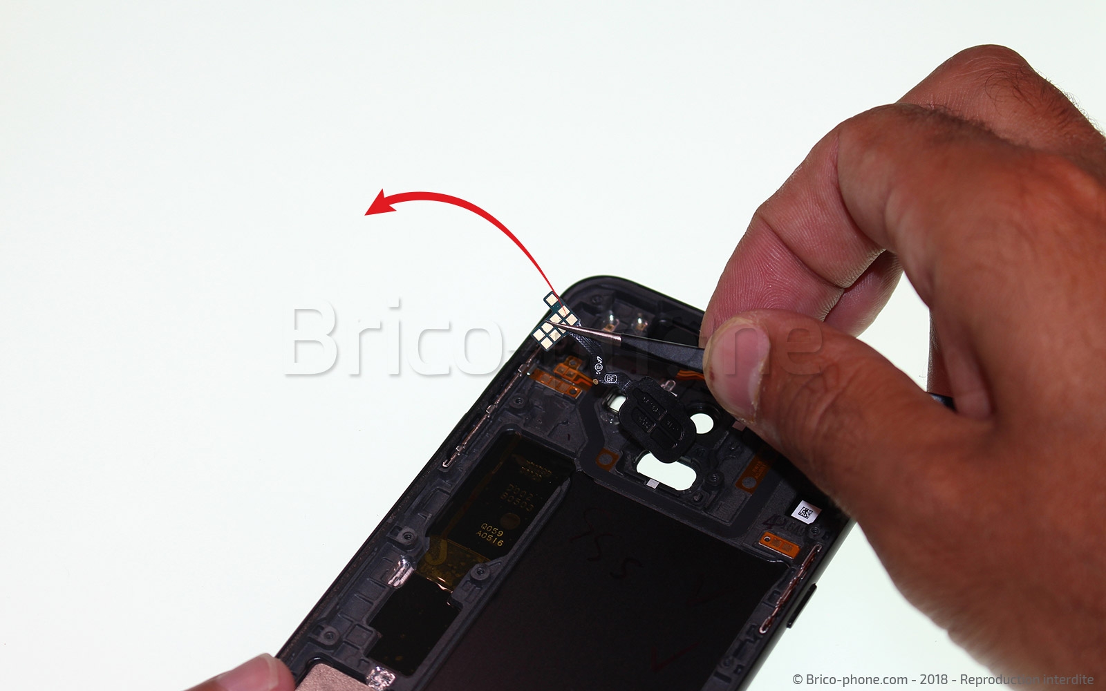 Changement du lecteur d'empreinte digitale sur Galaxy A6 2018 photo 4