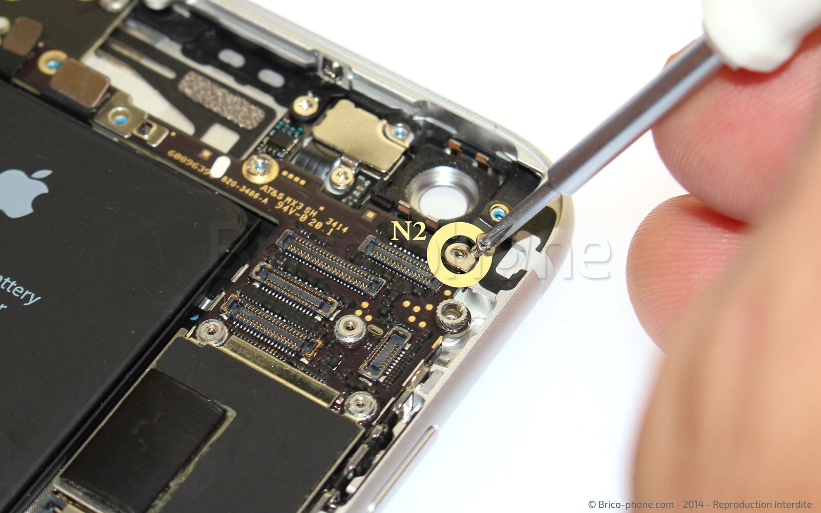 Changement d'antenne réseau (WiFi-GPS-Bluetooth) sur iPhone 6 photo 2