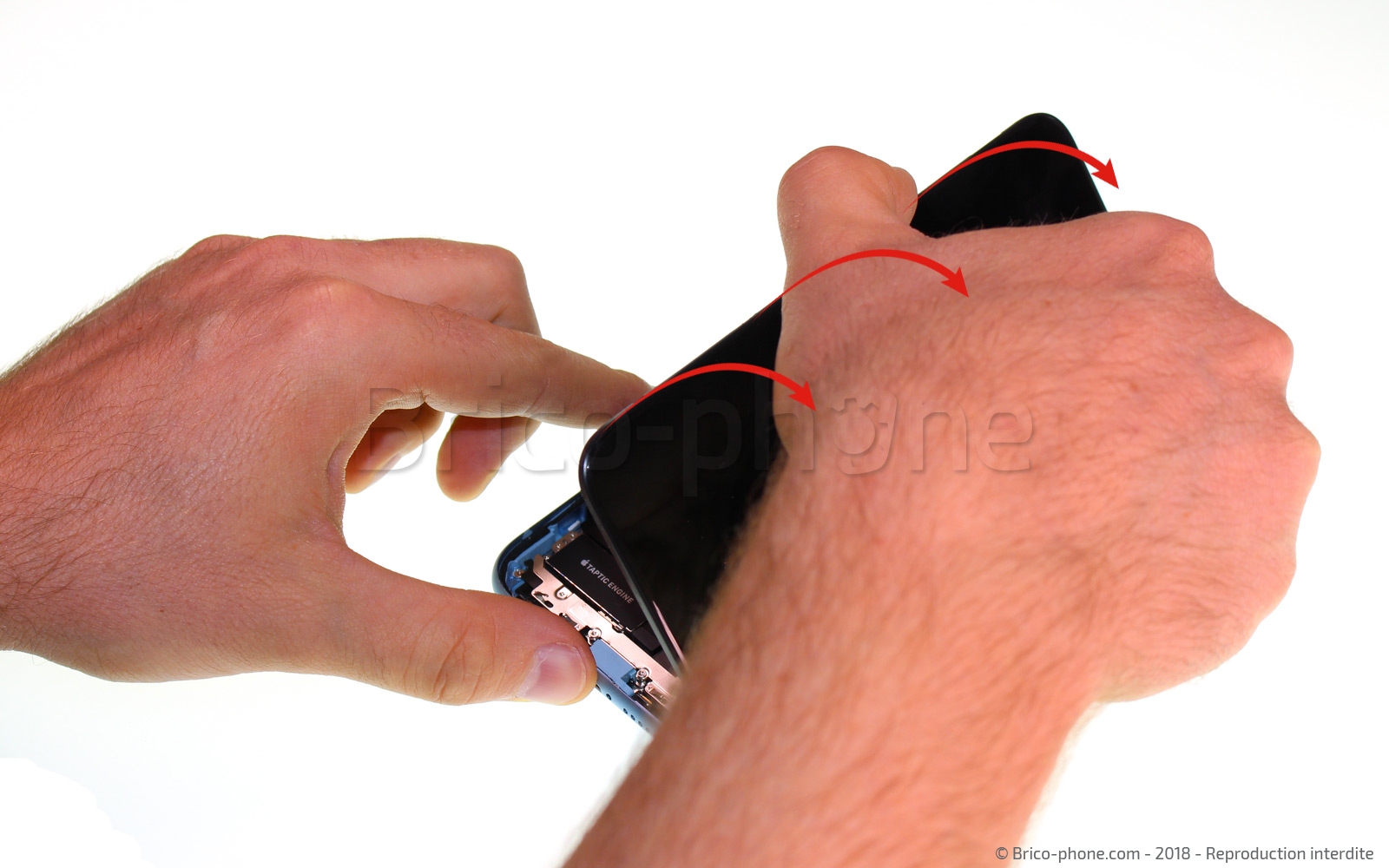 Changement du vibreur Taptic Engine sur iPhone XR photo 3