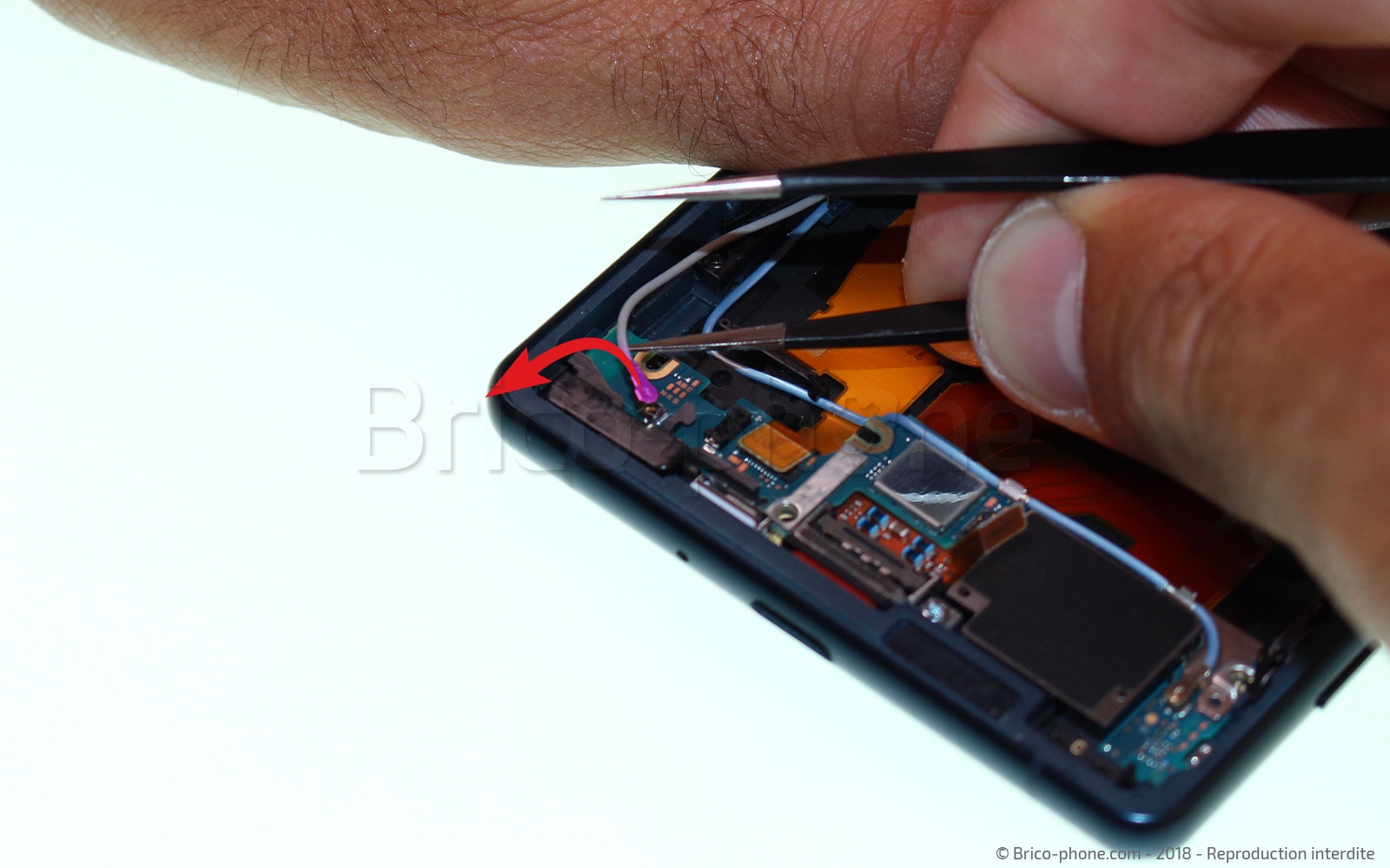 Changement de bloc haut-parleur externe sur Xperia XZ2 photo 1