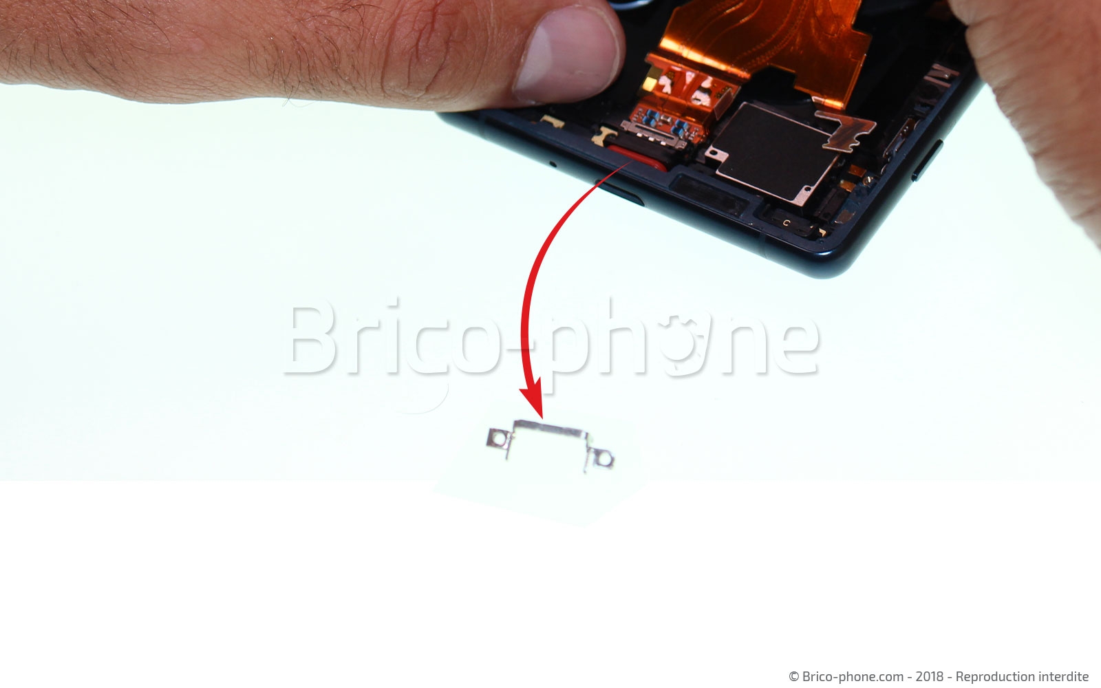 Changement de bloc haut-parleur externe sur Xperia XZ2 photo 2