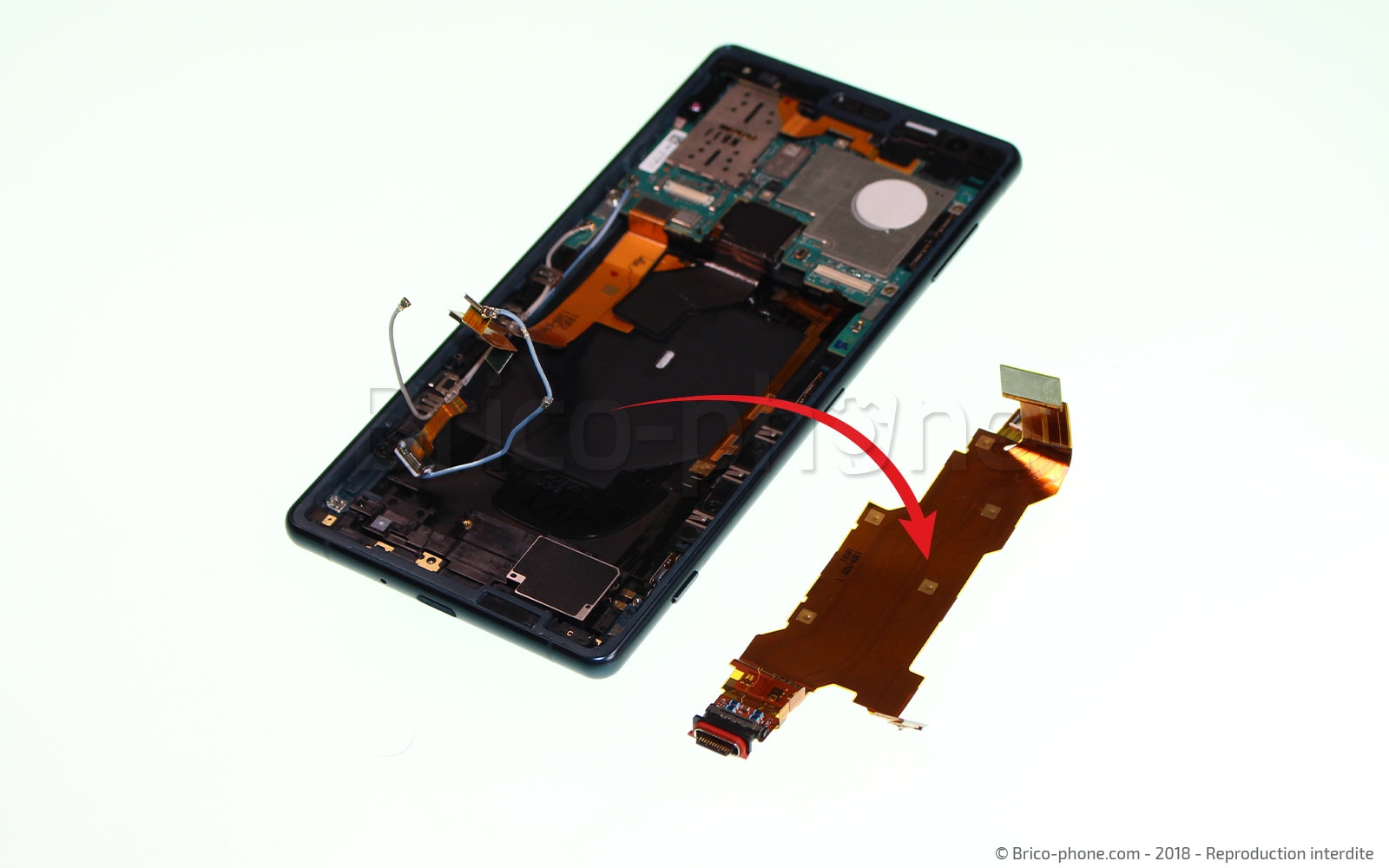 Changement de bloc haut-parleur externe sur Xperia XZ2 photo 2