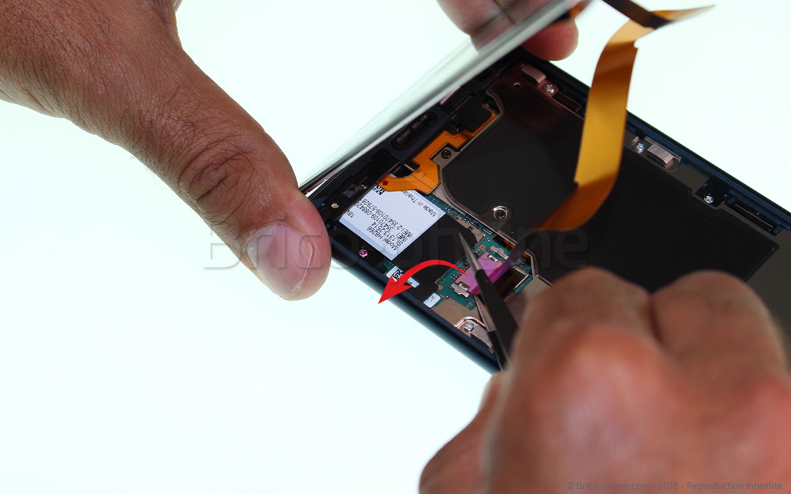 Changement de nappe power / volume sur Xperia XZ2 photo 3