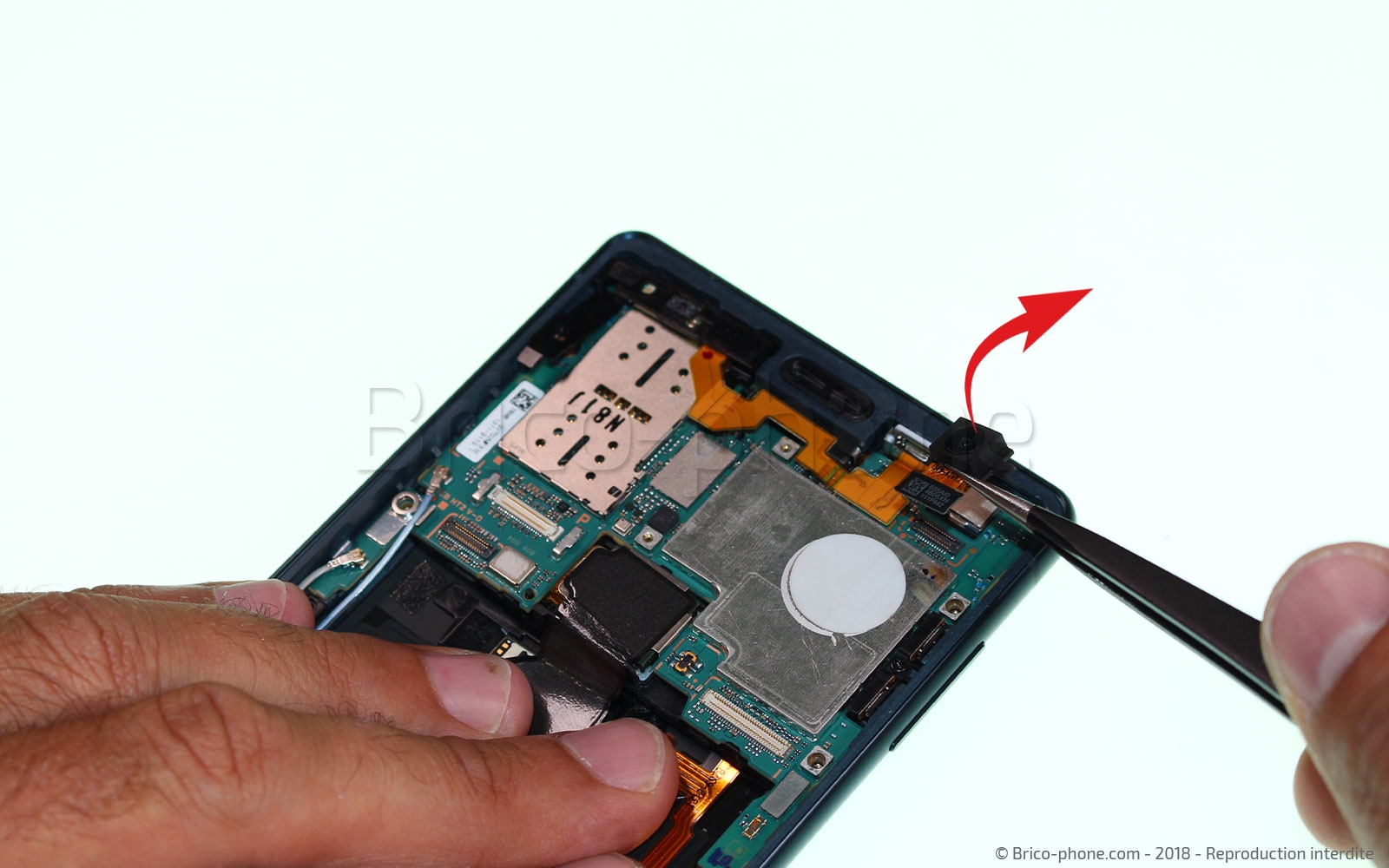 Changement de nappe power / volume sur Xperia XZ2 photo 3