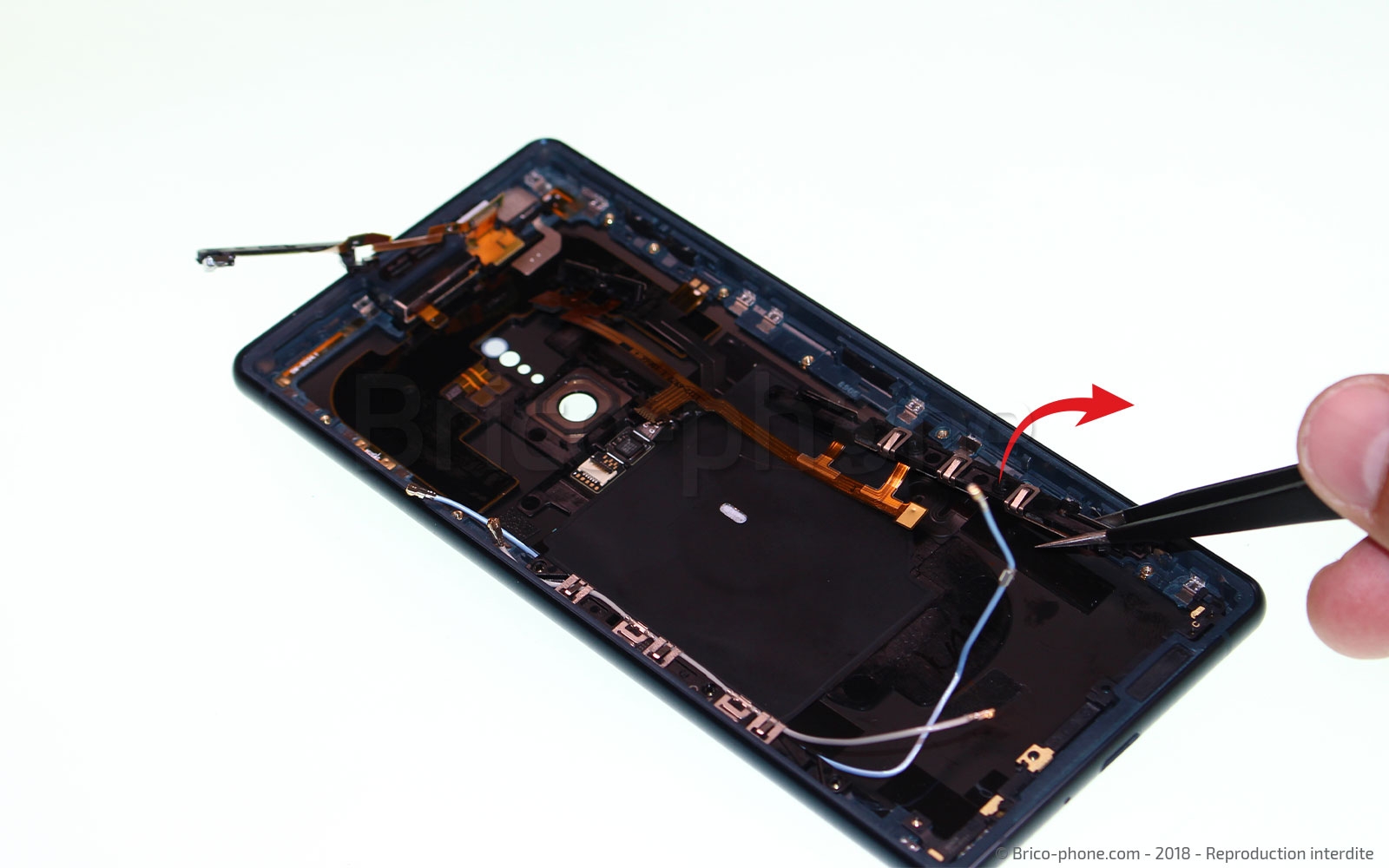 Changement de nappe power / volume sur Xperia XZ2 photo 3