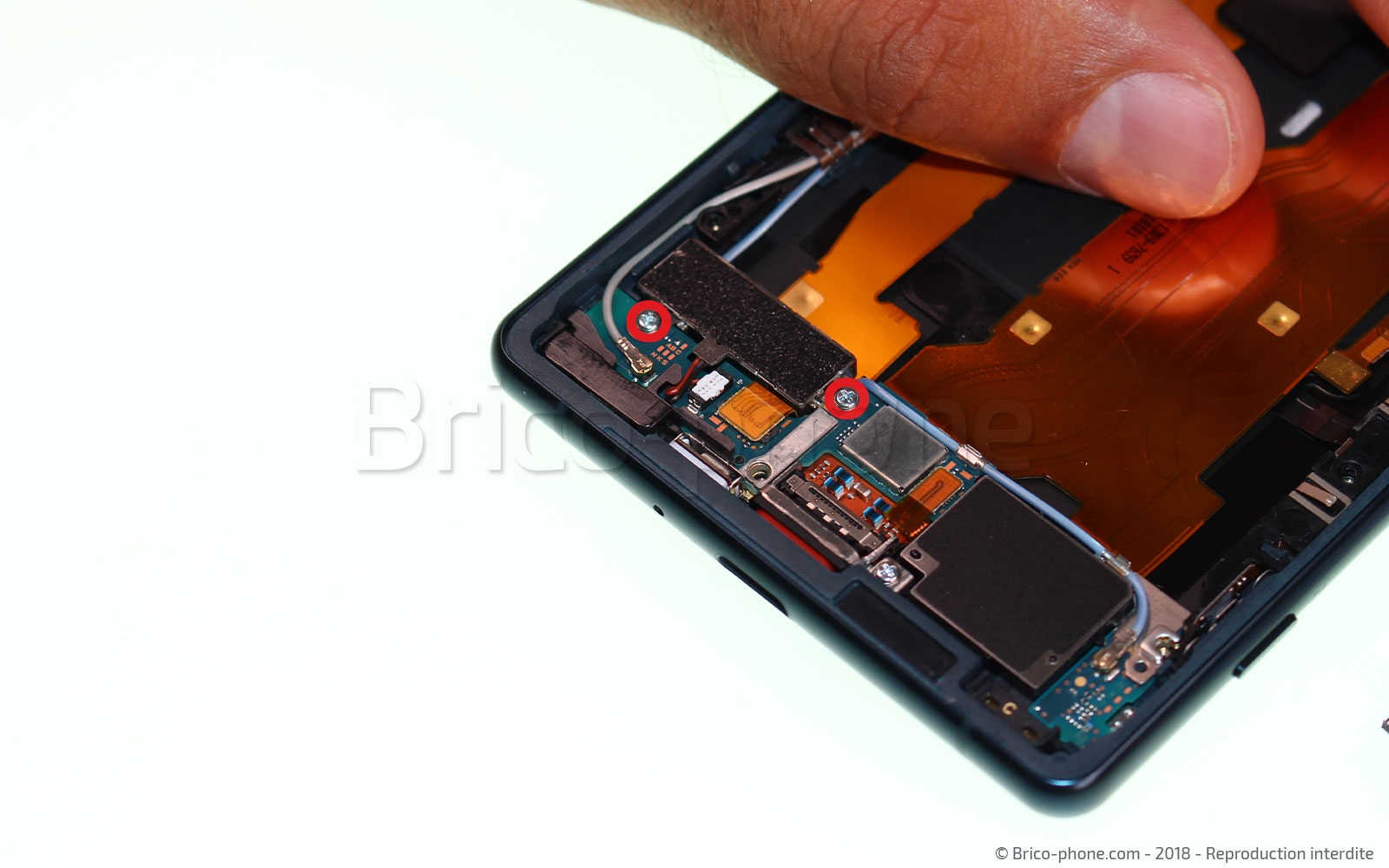 Changement de connecteur de charge sur Xperia XZ2 photo 1