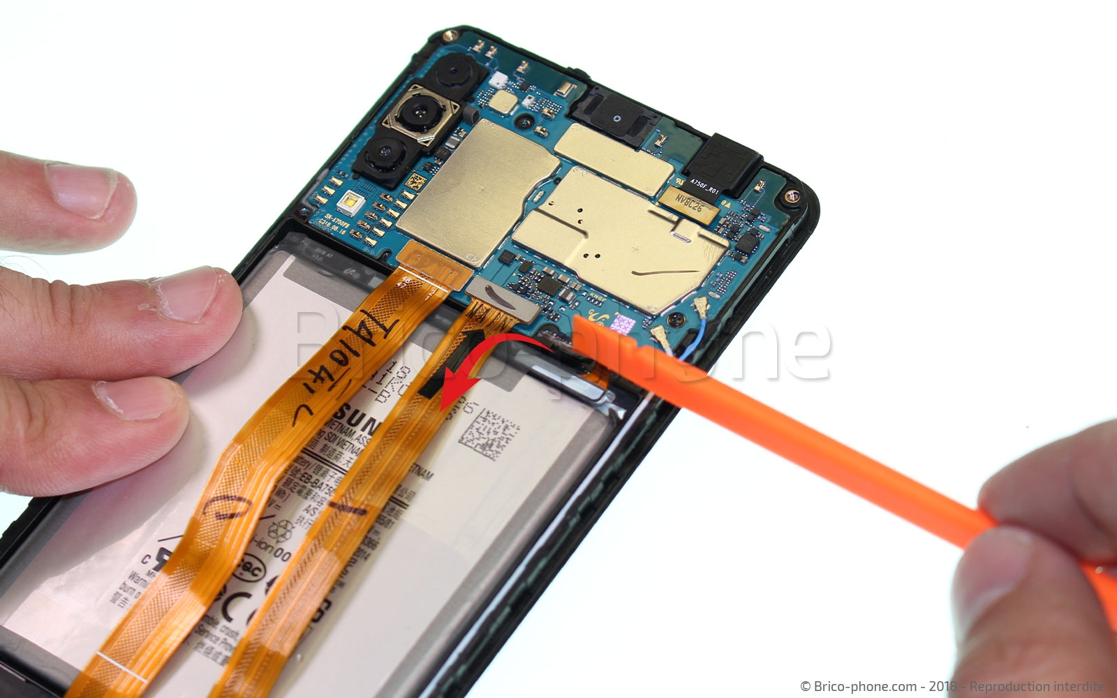 Changement de batterie sur Galaxy A7 2018 photo 2