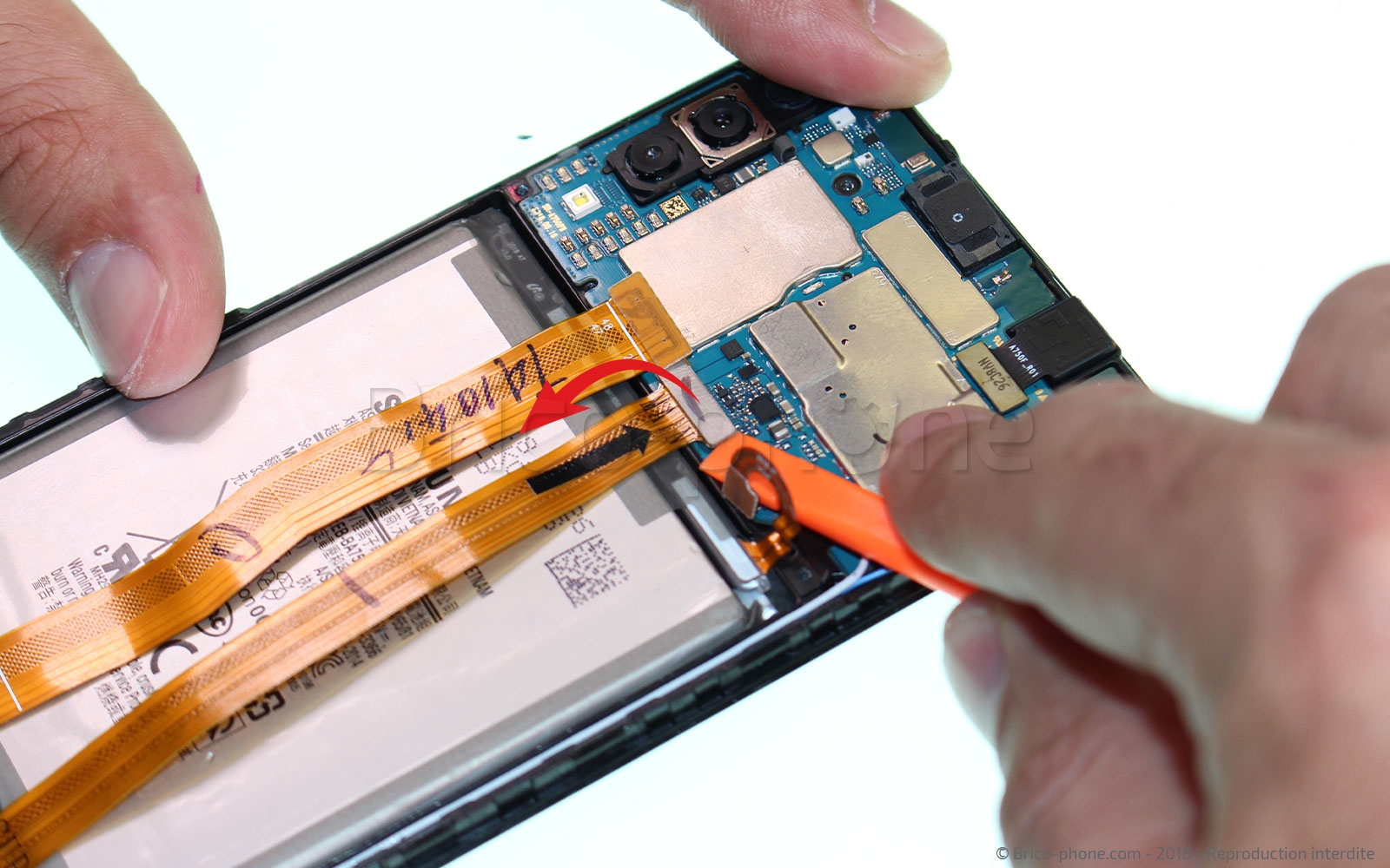 Changement de batterie sur Galaxy A7 2018 photo 4