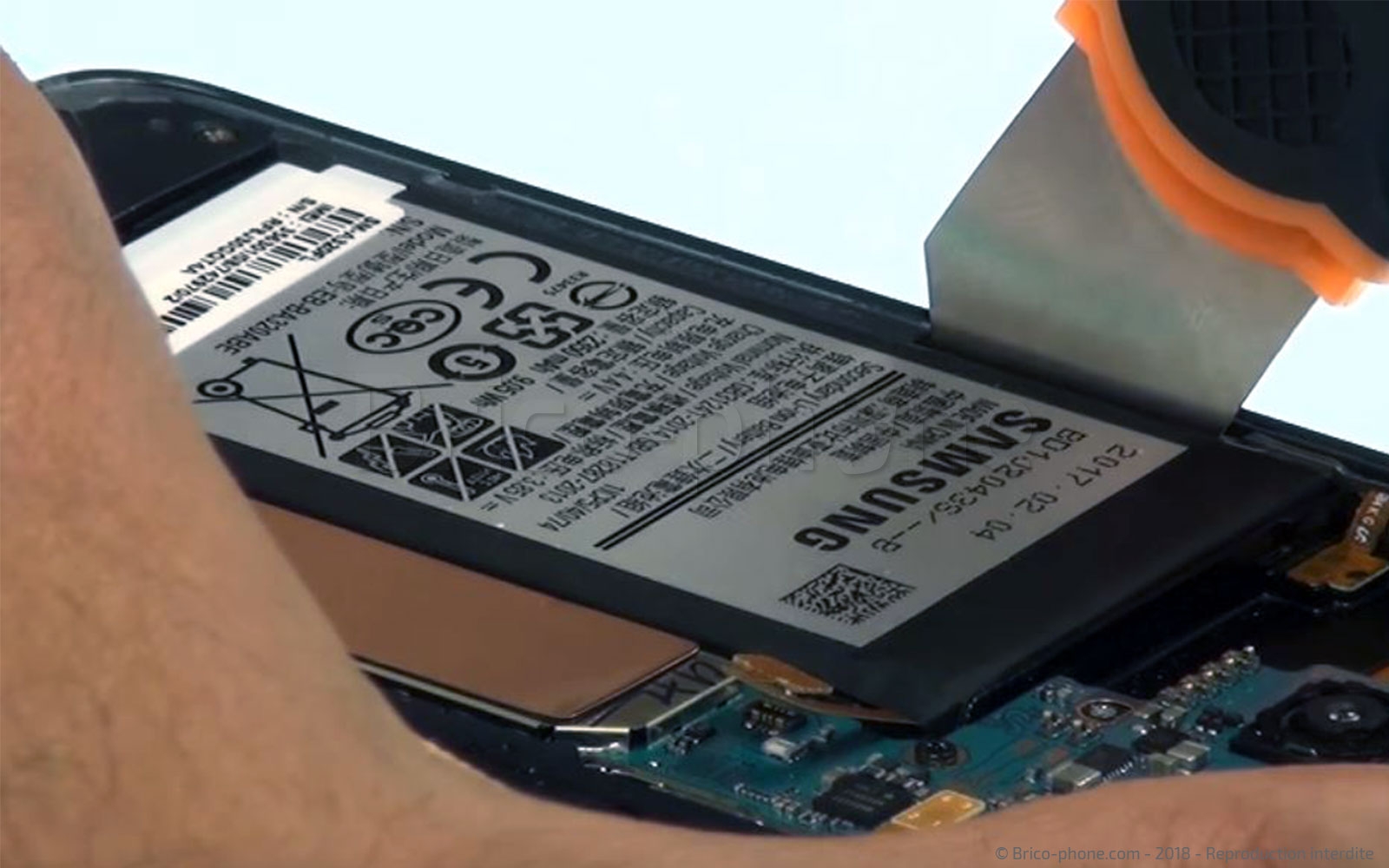 Changement de batterie sur Galaxy A3 2017 photo 2
