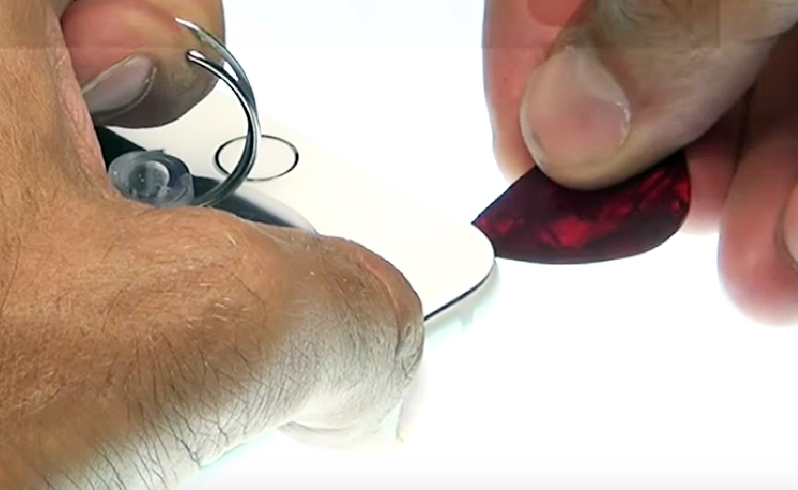 Changement d'écran (vitre+LCD) sans éléments prémontés sur iPhone 7 Plus photo 2